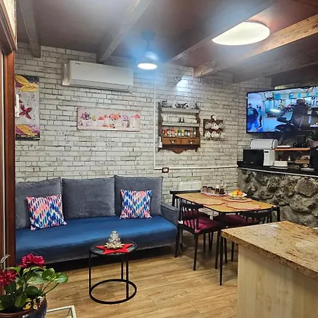 Kır Evi Eneida La Hidalga